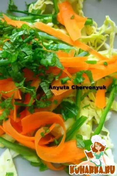 Азиатский острый капустный салат.