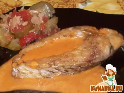 Жаренная рыба в томатно-сметанном соусе