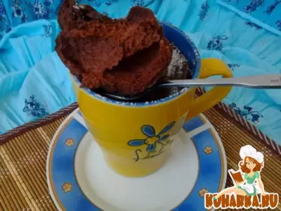 Шоколадный кекс в чашке.