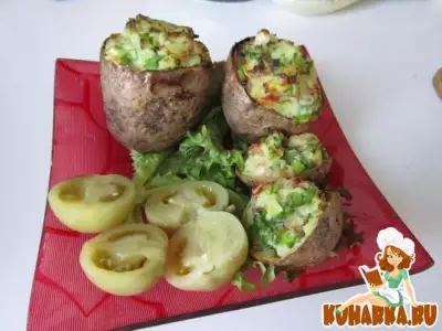 Картофель, начиненный зеленым луком.