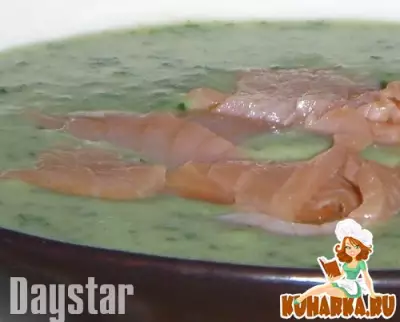 Картофельный суп-пюре с лососем и шпинатом