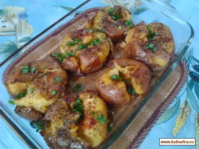 Картофель, запеченный с прованскими травками и паприкой.