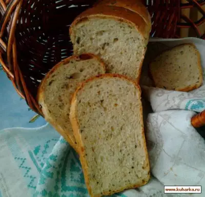 Грибной хлеб с жареным луком и укропом.