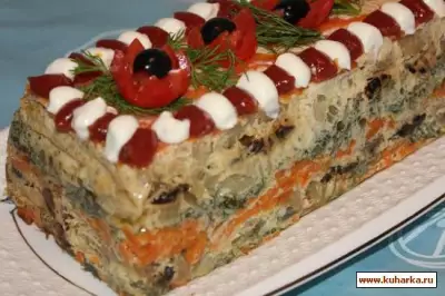 Рыбный торт с овощами и черносливом