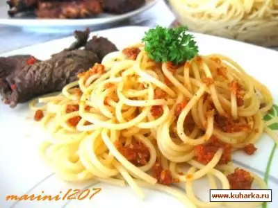 Спагетти с песто россо (Spaghetti mit Pesto rosso)