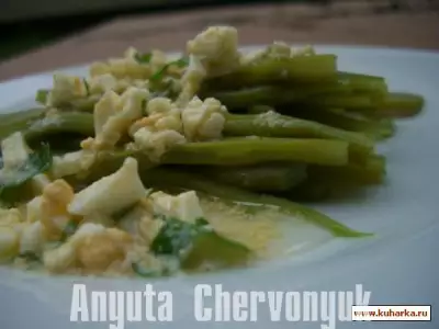 Зелёные стручки фасоли с яйцом judia verde con huevos