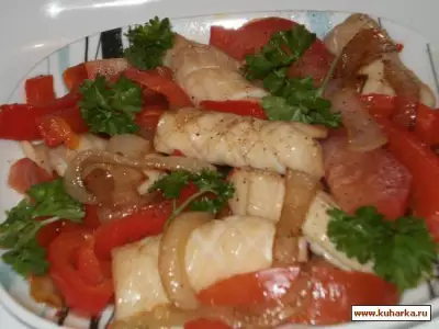 Теплый салат с"шишечками"из кальмаров