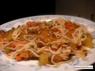 Спагетти в овощном соусе со щавелем