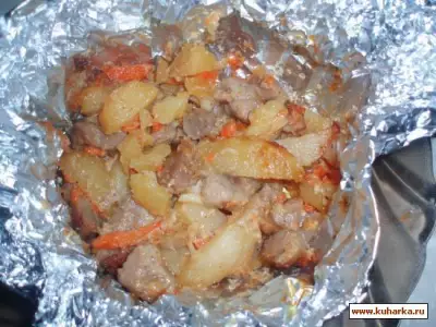 Мясо с картофелем, запеченные в конвертах из фольги