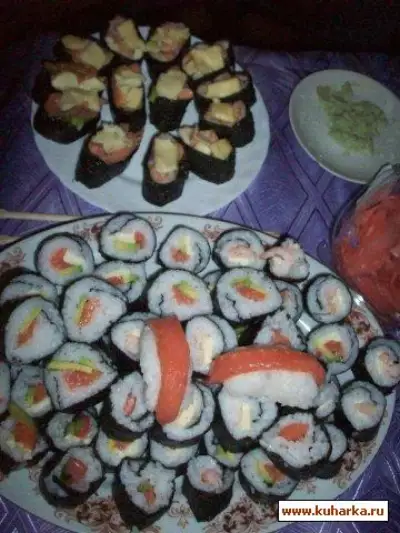 Роллы с морепродуктами и суши