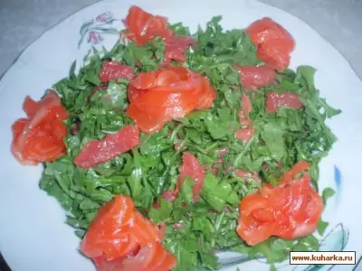 Салат с рукколой и красной рыбой