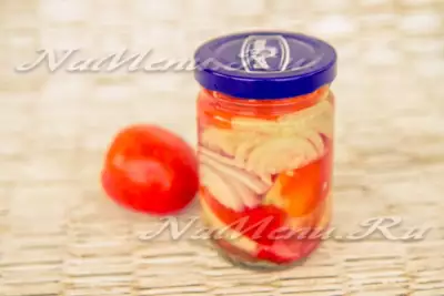 Маринованные помидоры с луком и чесноком