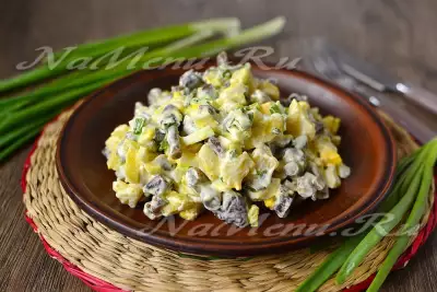 Салат из картошки и маринованных грибов
