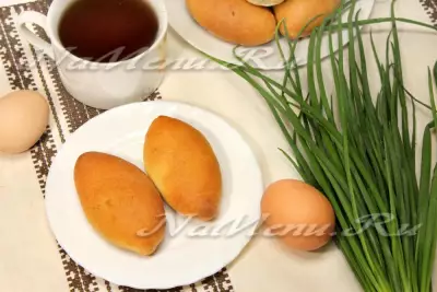 Пирожки с зеленым луком, яйцом и щавелем