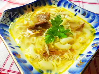 Суп на мясном бульоне с макаронными изделиями