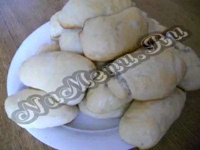 Пирожки в духовке с картошкой и колбасой