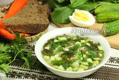 Холодный суп из щавеля с огурцами и яйцами
