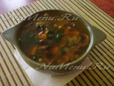 Итальянский суп из зеленого горошка и томатов в мультиварке