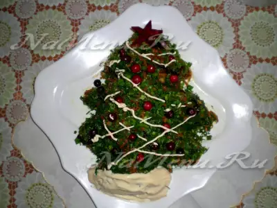 Салат с черносливом, грибами и овощами "Новогодний"