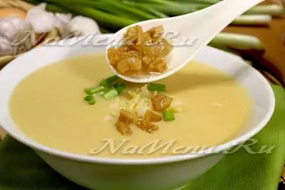 Картофельный суп-пюре с чесноком и шкварками
