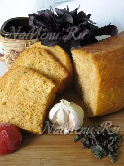 Томатный хлеб с базиликом из мультиварки