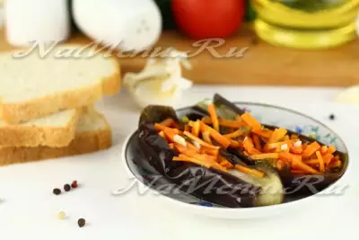 Маринованные баклажаны с морковью и чесноком