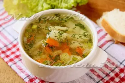 Суп на курином бульоне с овощами и молодым картофелем