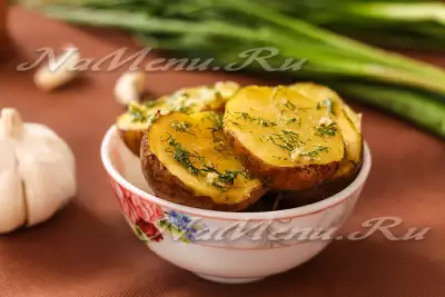 Картошка, запеченная в фольге в духовке