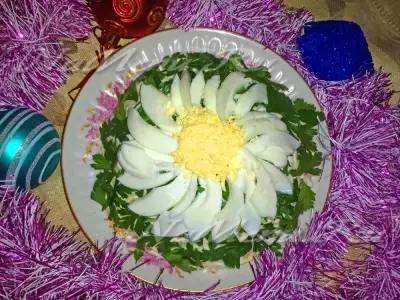 Новогодний салат "Ромашка"