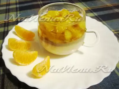 Творожно-банановый десерт с мандарином