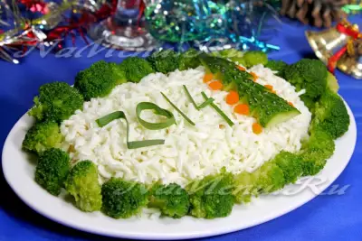 Салат с куриным филе и брокколи к Новому году