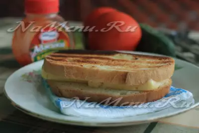 Бутерброды с сыром на мангале