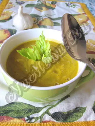 Нежный крем-суп из цукини с чесноком