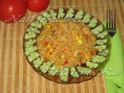 Тушеный рис с замороженными овощами