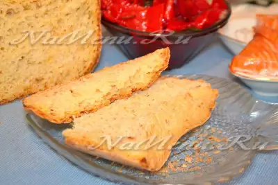 Сырный хлеб с сушеными помидорами и луком в хлебопечке
