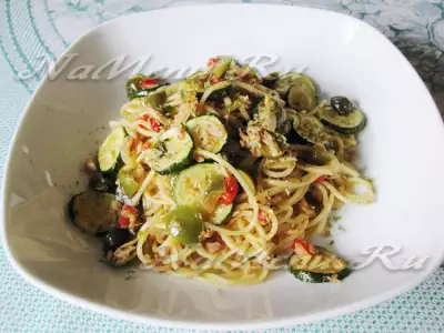 Спагетти по-итальянски с тунцом и цукини
