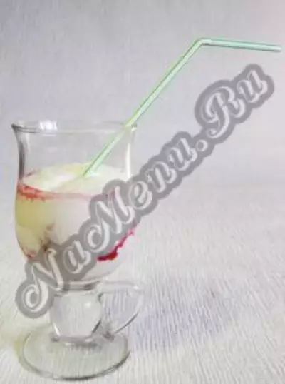 Молочный коктейль с малиной