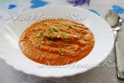 Суп-пюре из красной чечевицы с томатами