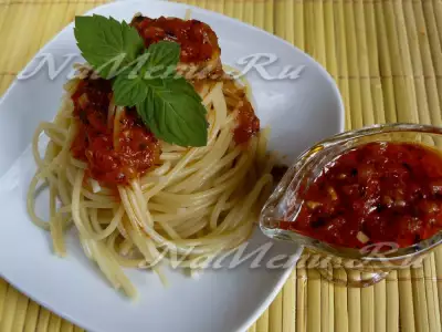 Спагетти с кисло-сладким томатным соусом