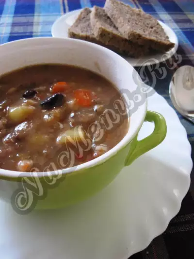 Густой тосканский суп из бобовой смеси