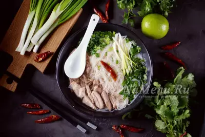 Вьетнамский суп Фо Бо с говядиной