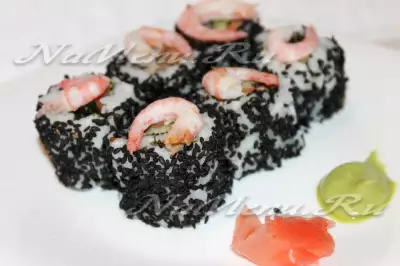 Маки-суши с черным кунжутом