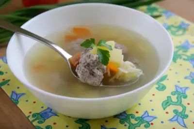 Суп с фрикадельками и вермишелью для детей