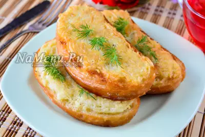 Горячие бутерброды с картошкой на сковороде