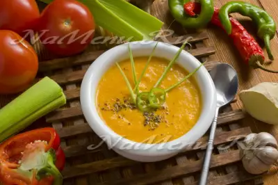 Вегетарианский суп с томатами и имбирём