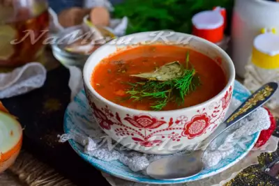 Постный томатный суп с солеными огурцами