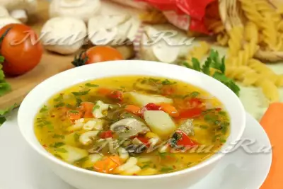Постный овощной суп с пастой и грибами