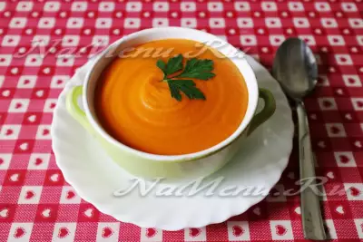Томатный крем-суп с чечевицей и цукини