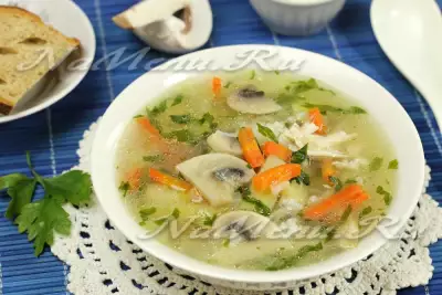 Куриный суп с рисом, грибами и картошкой