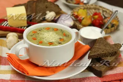 Овощной суп-пюре с брокколи и шампиньонами